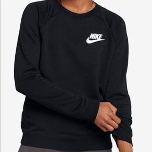 Black Nike crew neck pullover